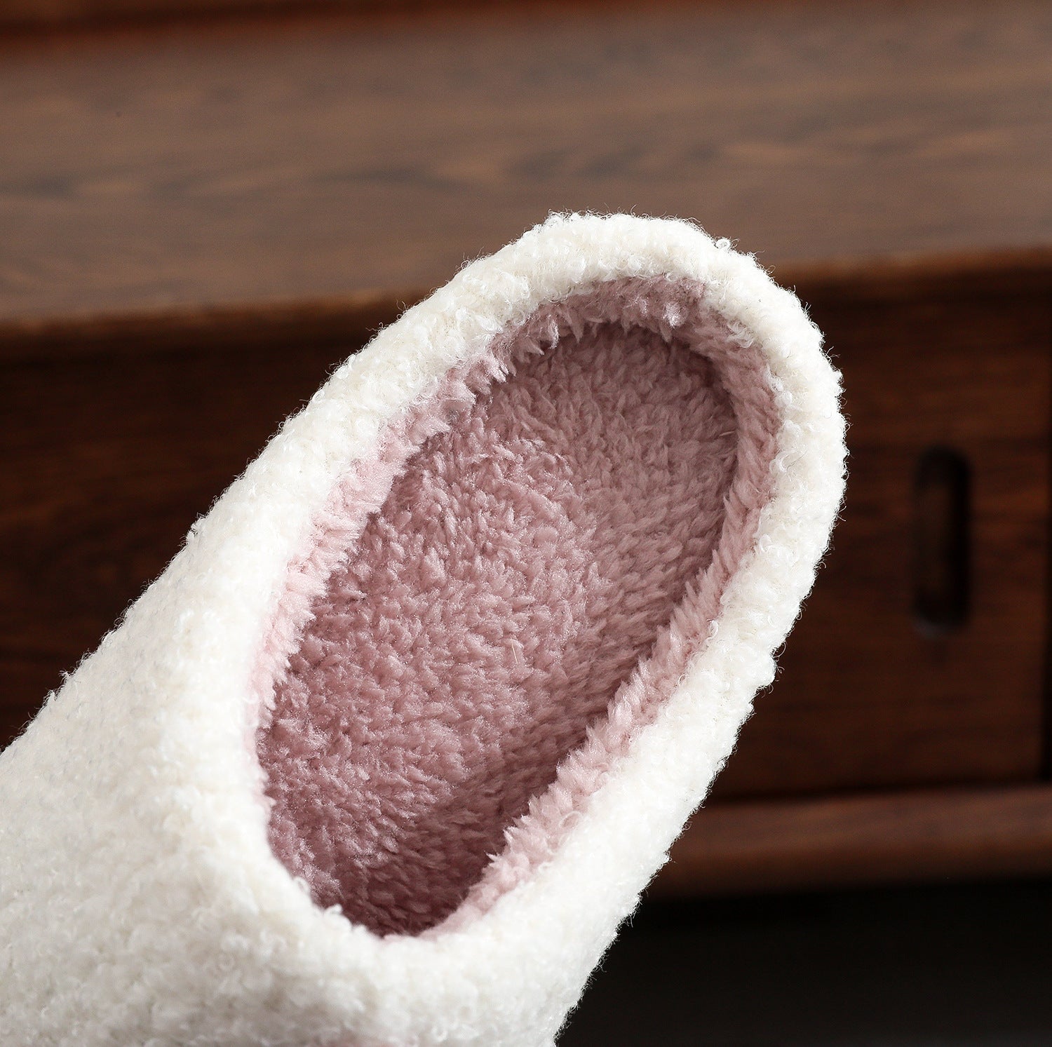 Comfortable home slippers for women